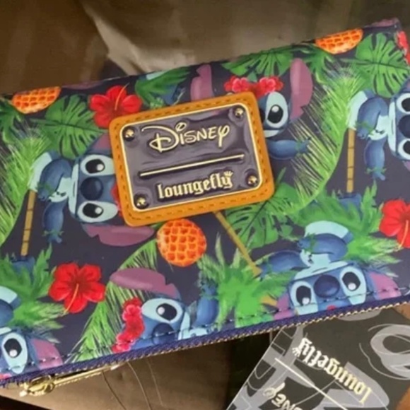 LOUNGEFLY LIMITED 600 PCS STITCH WALLET  NWT RARE - Picture 2 of 3